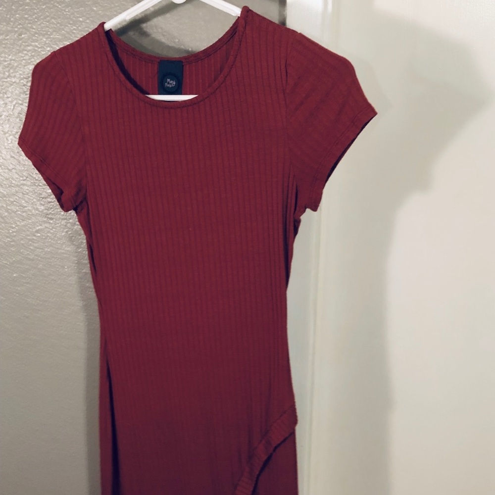 2/$10 Beautiful ribbed shortsleeved dress